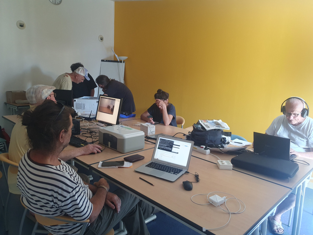 Une partie des participants du point info Linux du 28 juin 2025