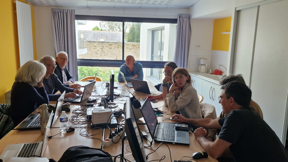 Une partie des participants du point info Linux du 25 avril 2025