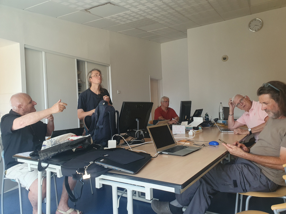 Une partie des participants du point info Linux du 28 juin 2025