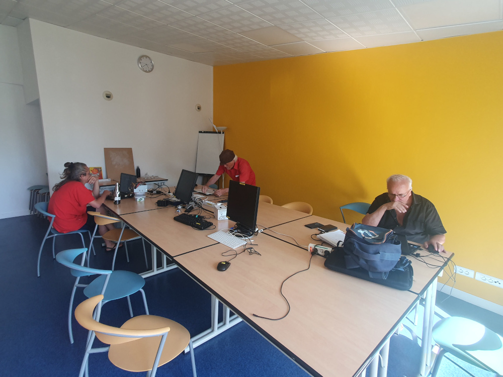 Une partie des participants du point info Linux du 9 aout 2025